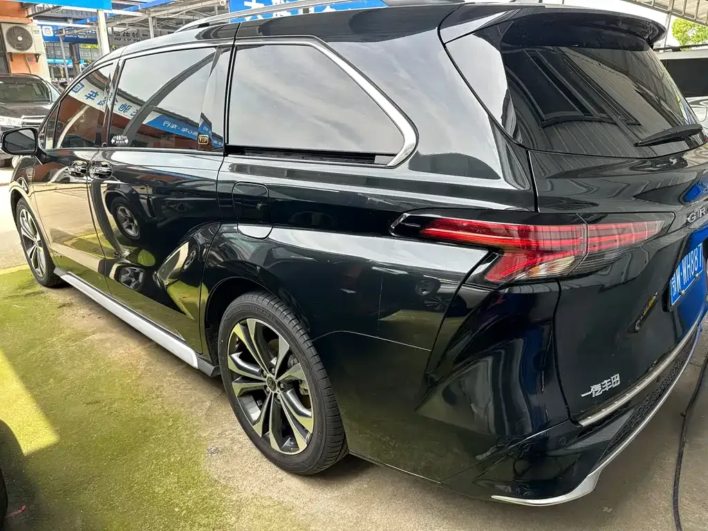 Toyota Granvia — фото 6