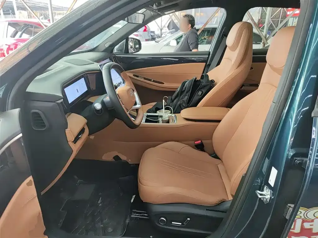 Geely Galaxy L7 — фото 10