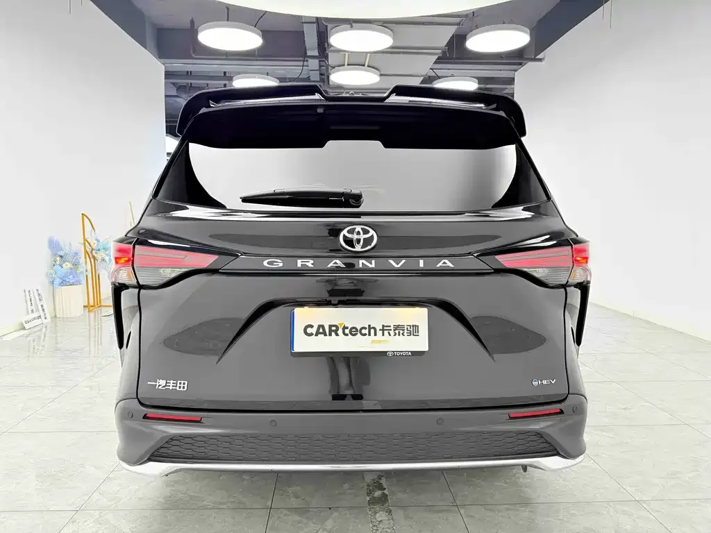 Toyota Granvia — фото 6
