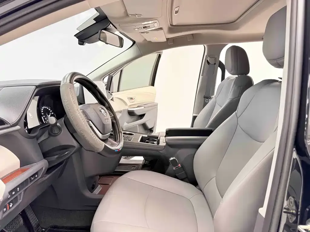 Toyota Granvia — фото 4
