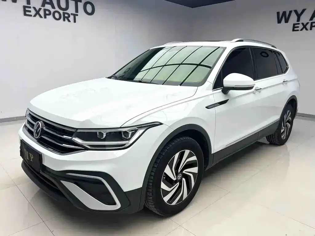 Volkswagen Tiguan L — фото 1