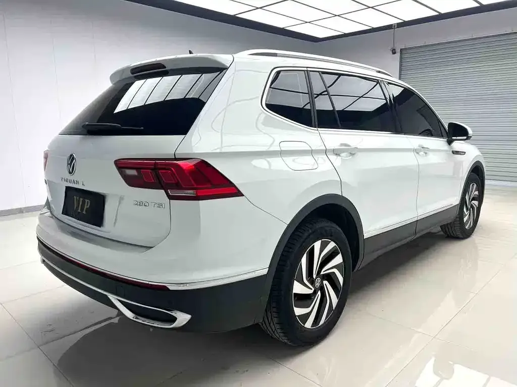Volkswagen Tiguan L — фото 2