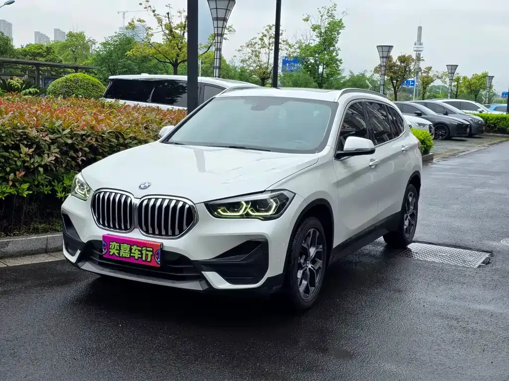 BMW X1 — фото 1
