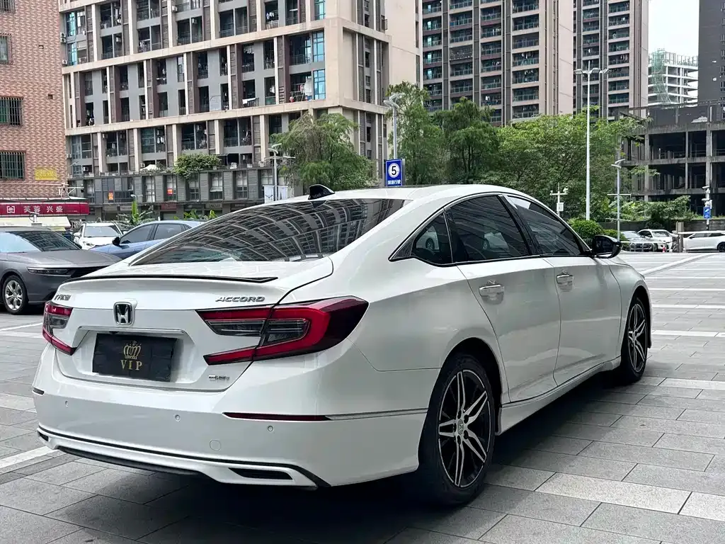 Honda Accord — фото 10