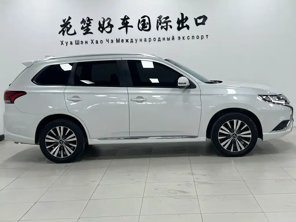 Mitsubishi Outlander 2022 из CN, фото 4