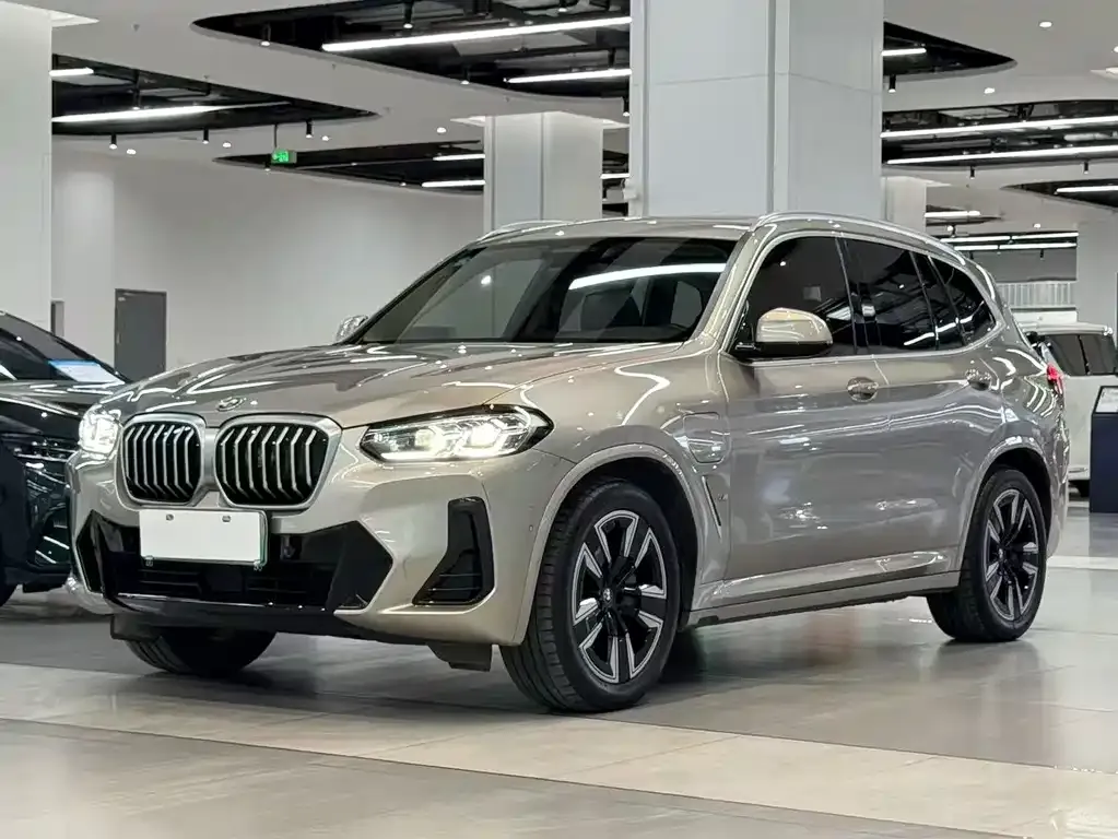 BMW iX3 — фото 1