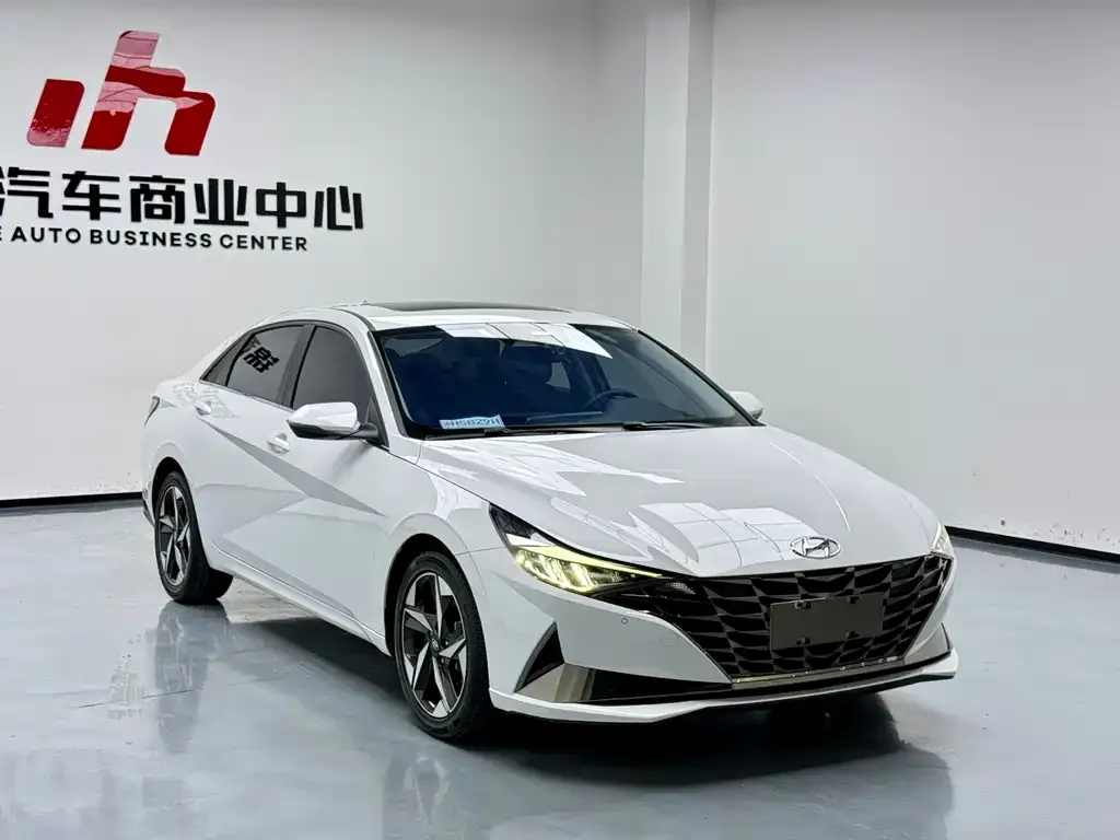 Hyundai Elantra — фото 2