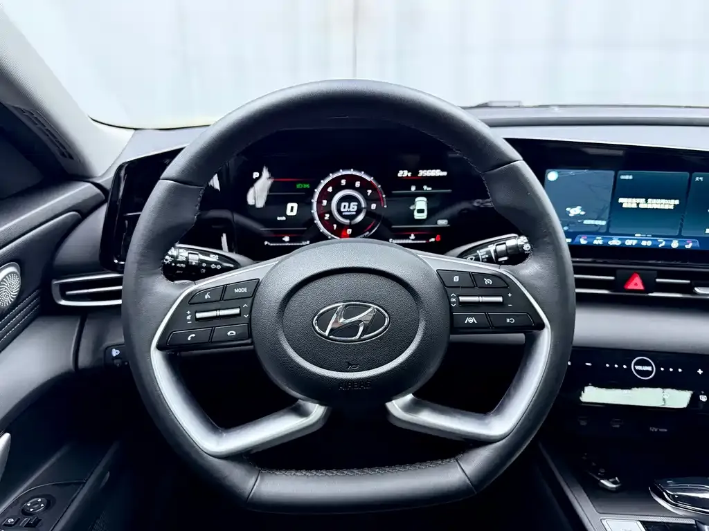 Hyundai Elantra — фото 5