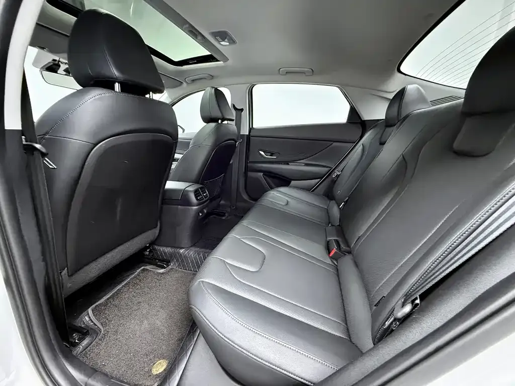 Hyundai Elantra — фото 10
