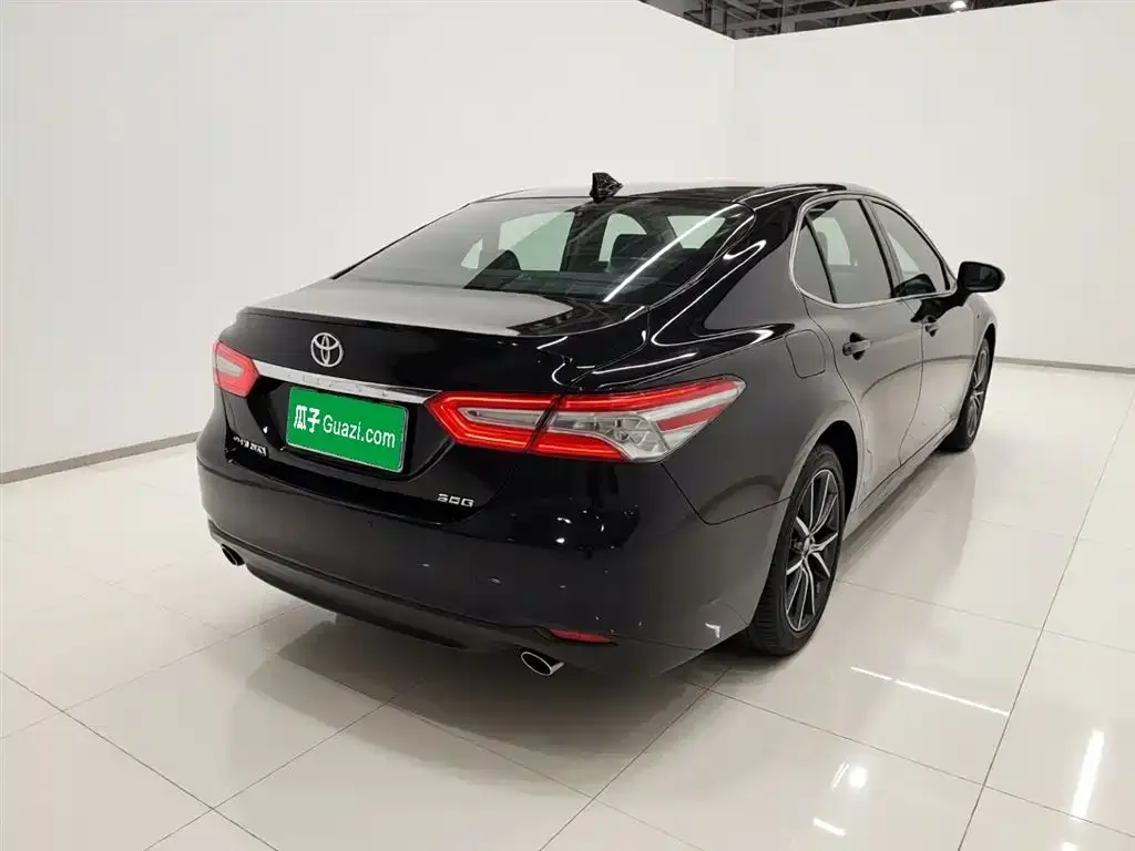 Toyota Camry 2023 из CN, фото 2
