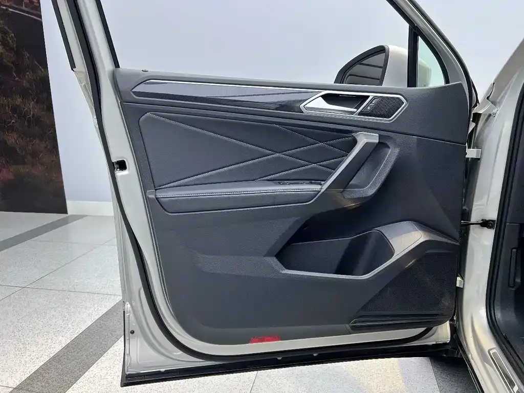 Volkswagen Tiguan L 2022 из CN, фото 6