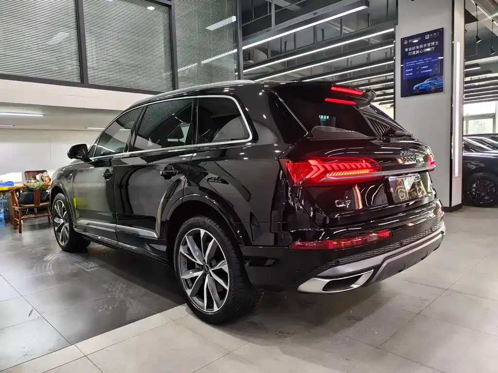 Audi Q7 2022 из CN, фото 8