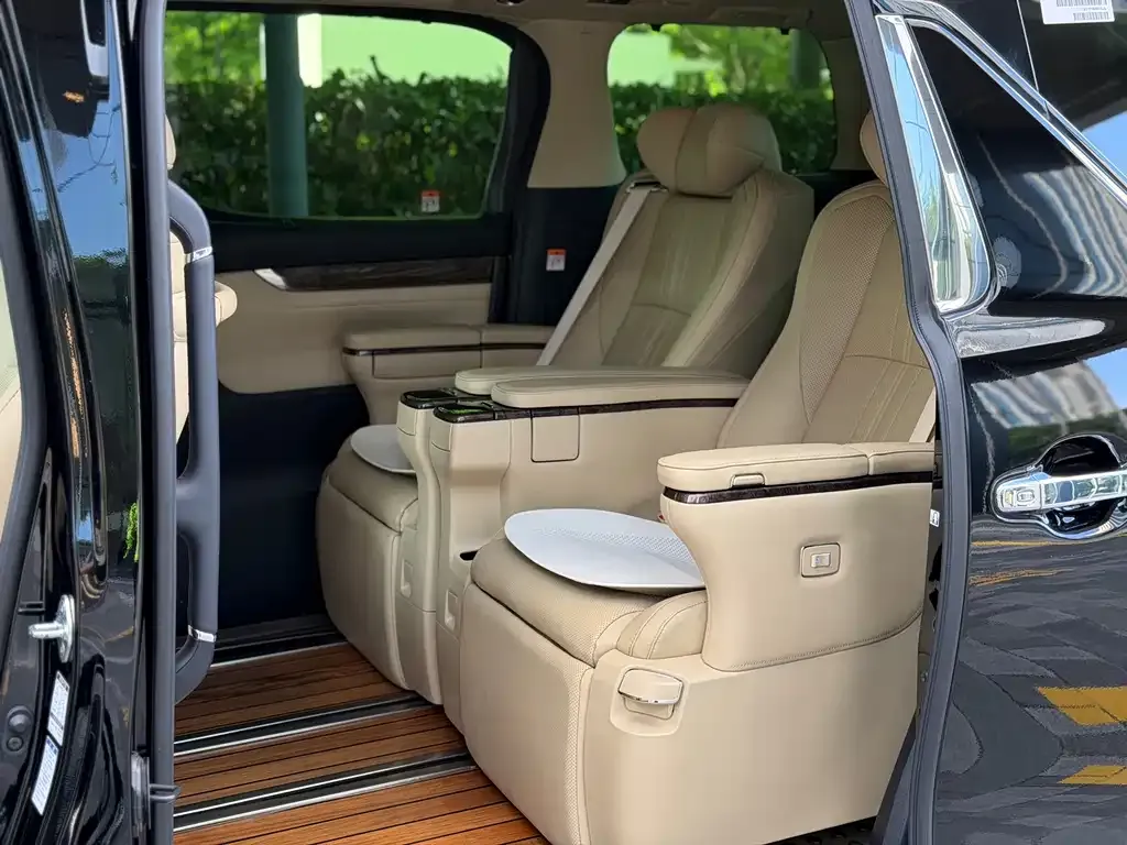 Toyota Alphard — фото 5