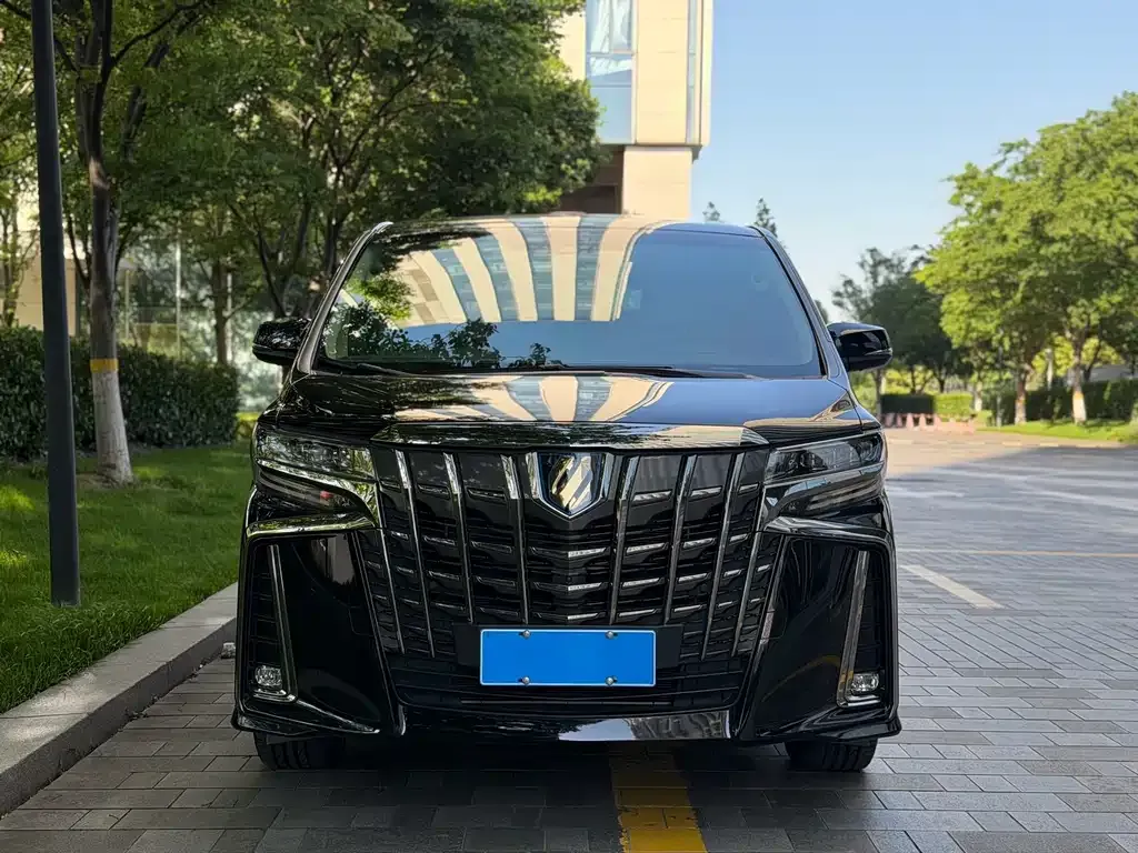 Toyota Alphard — фото 4