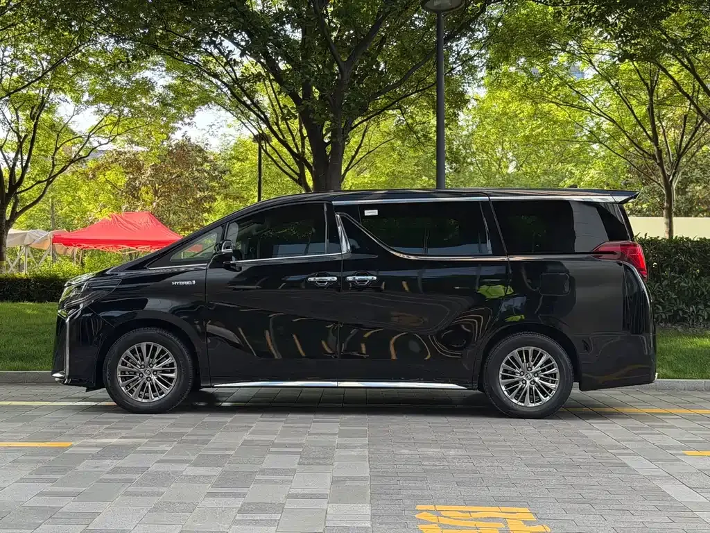 Toyota Alphard — фото 10