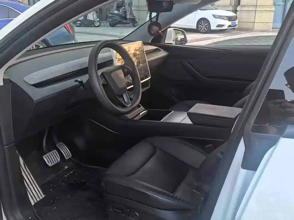 Tesla Model Y — фото 6