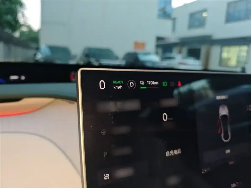 Xiaomi YU7 — фото 10