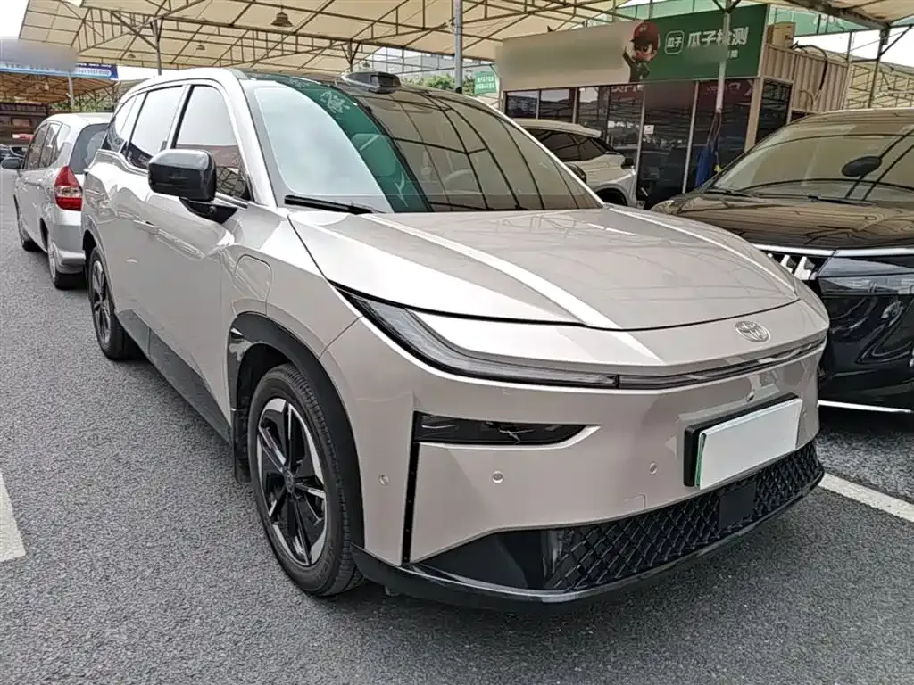 Toyota Platinum 3X 2025 из CN, фото 8