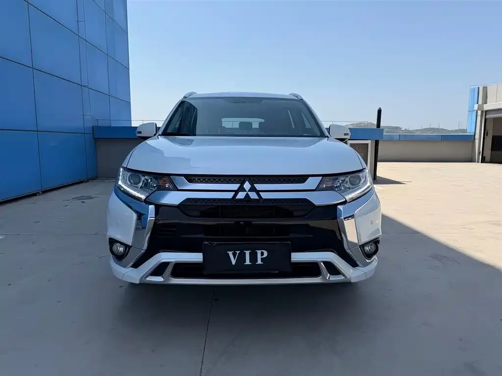 Mitsubishi Outlander — фото 8