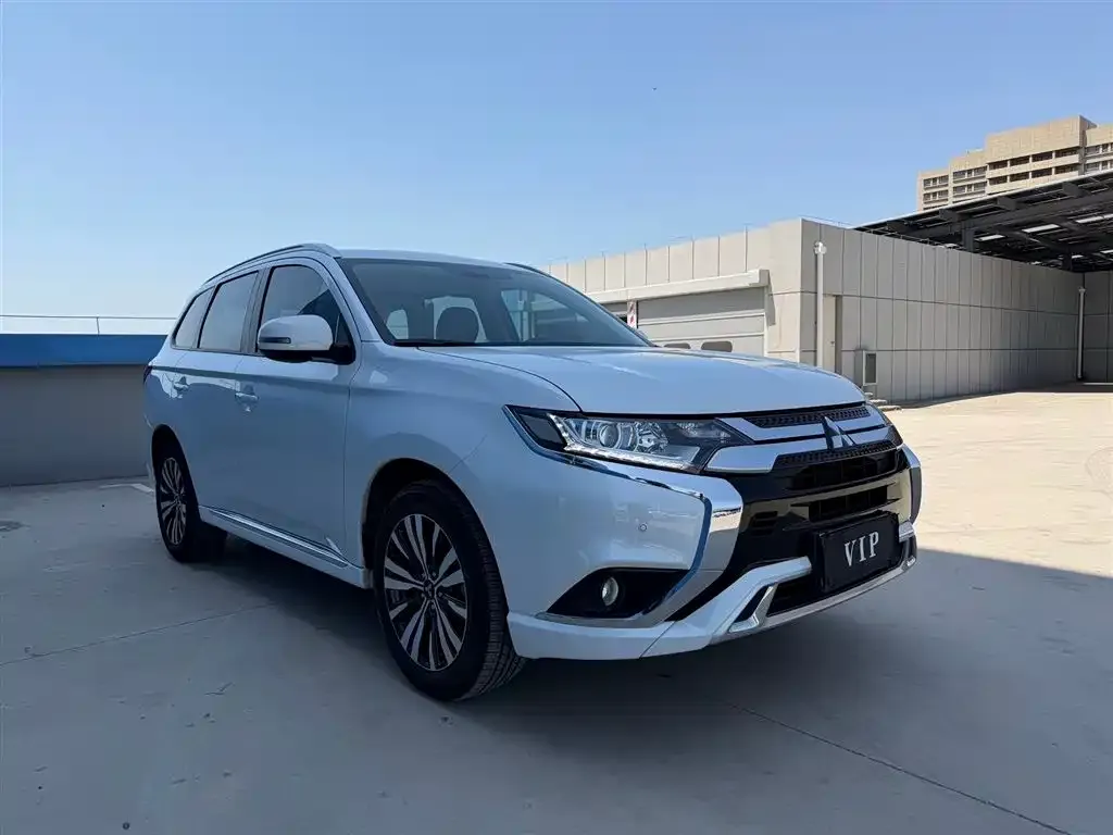 Mitsubishi Outlander — фото 2