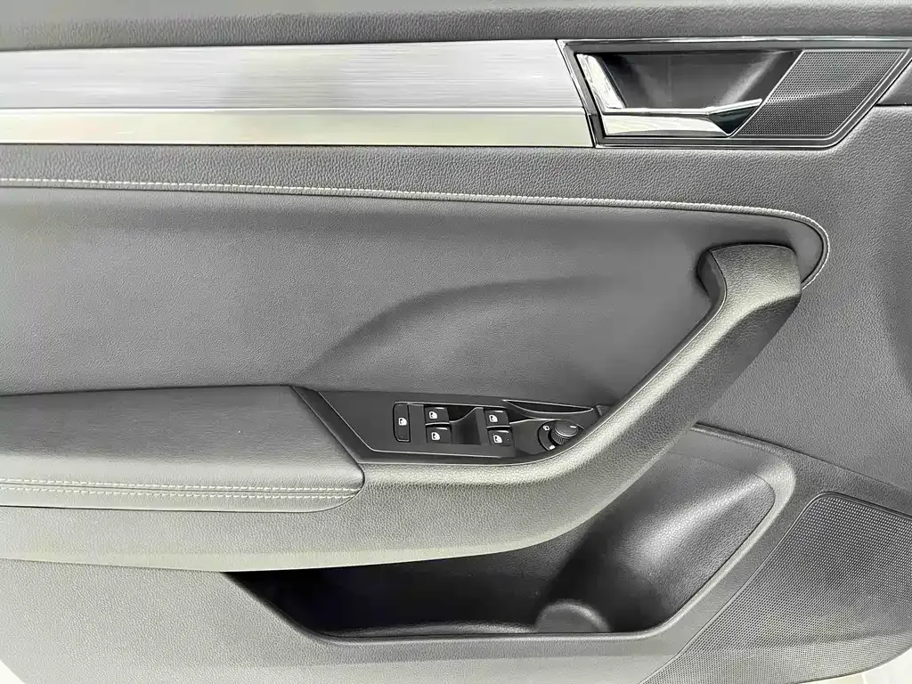 Skoda Superb — фото 9