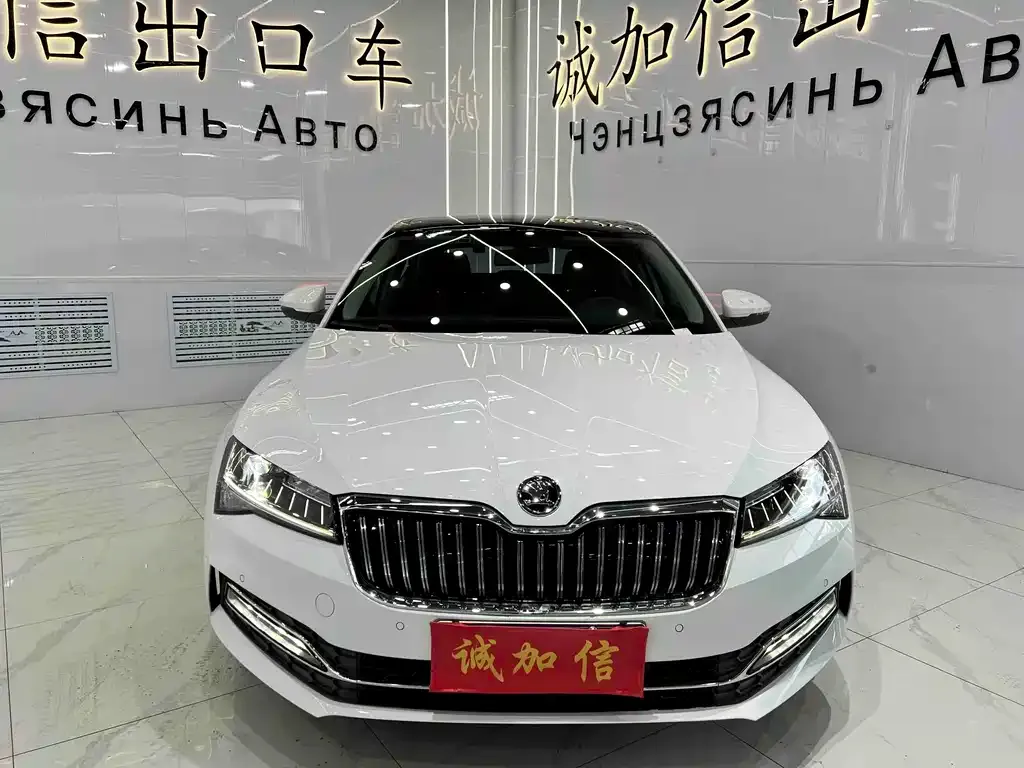 Skoda Superb — фото 7