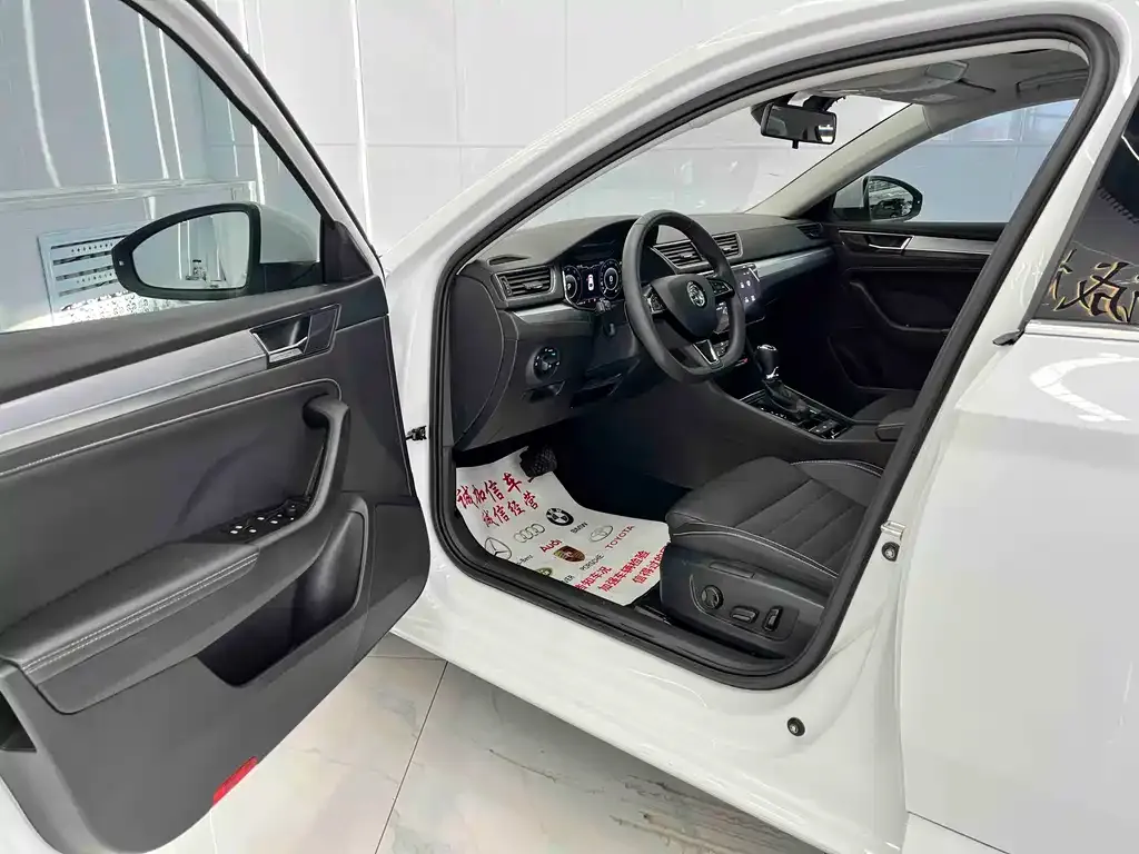 Skoda Superb — фото 5