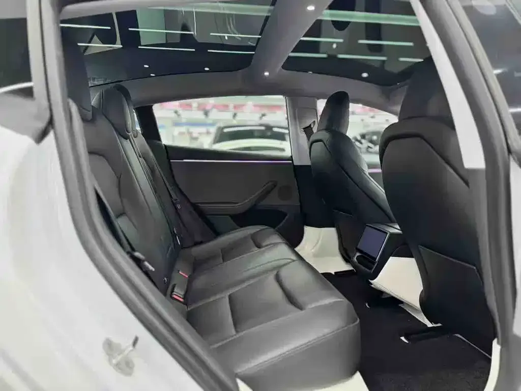Tesla Model 3 — фото 2