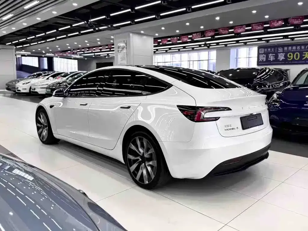 Tesla Model 3 — фото 5