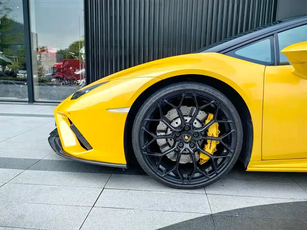Lamborghini Huracan — фото 10