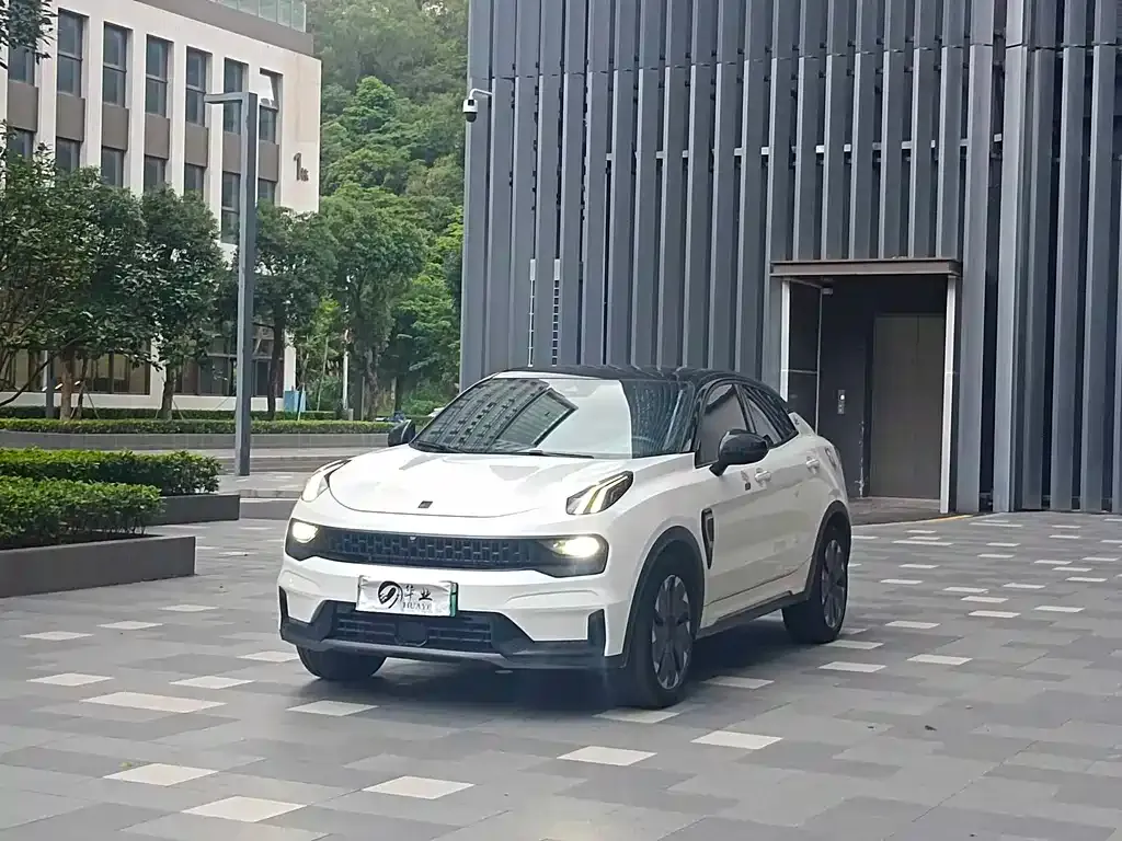 Lynk & Co 05 EM-P