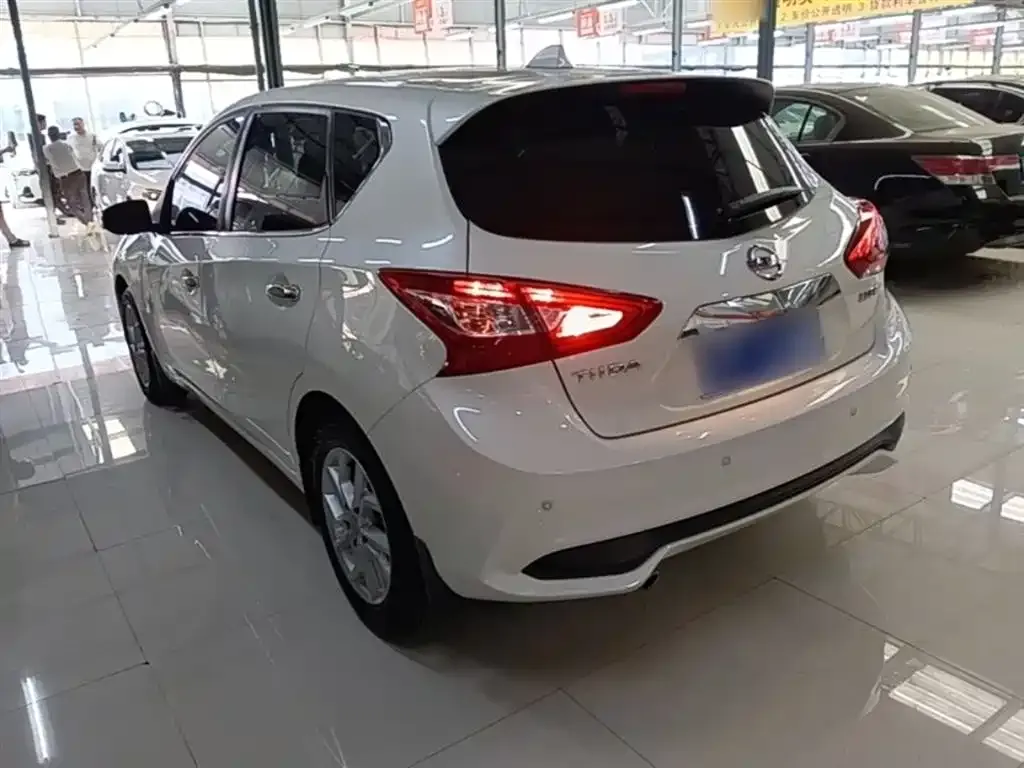 Nissan Tiida — фото 10