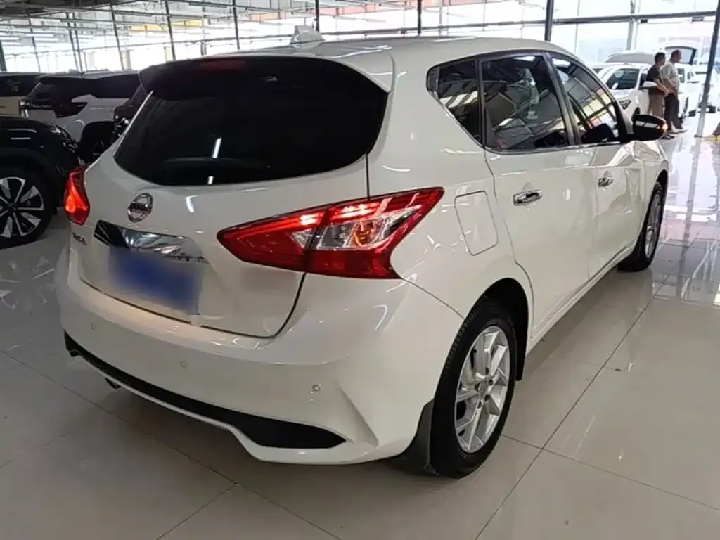 Nissan Tiida — фото 9