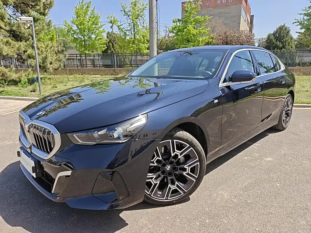 BMW 5 Series — фото 1
