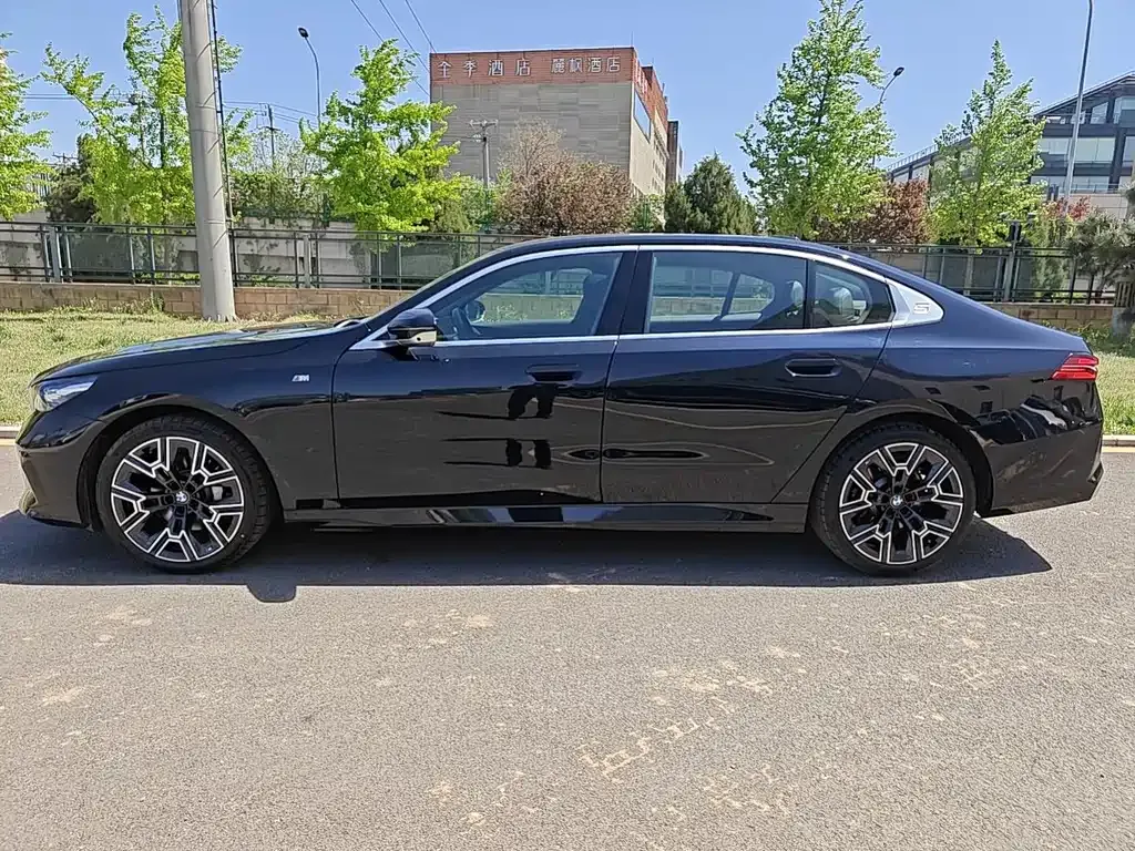 BMW 5 Series — фото 10