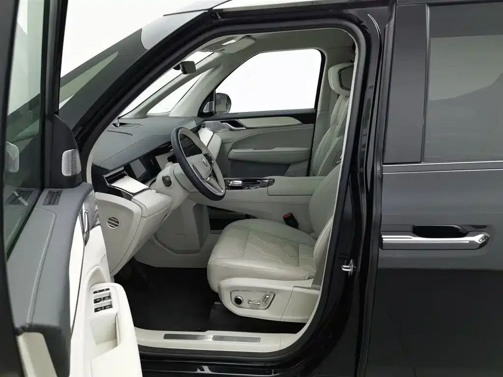 Volvo EM90 2025 из CN, фото 9