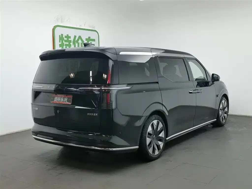 Volvo EM90 2025 из CN, фото 10