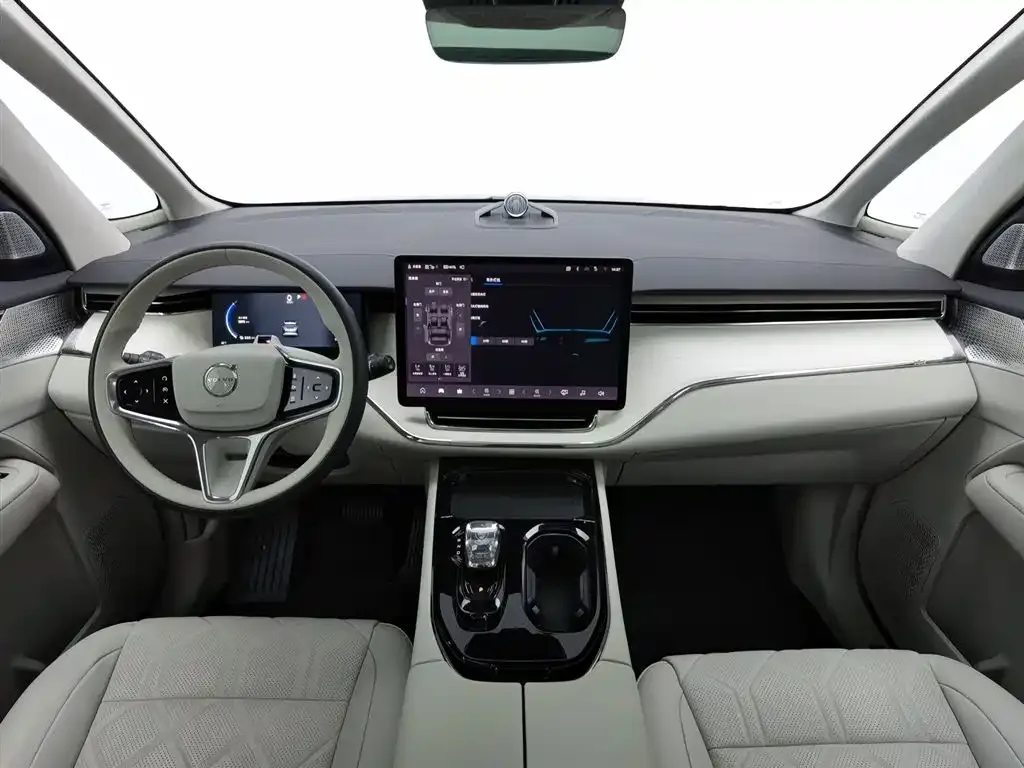 Volvo EM90 2025 из CN, фото 8