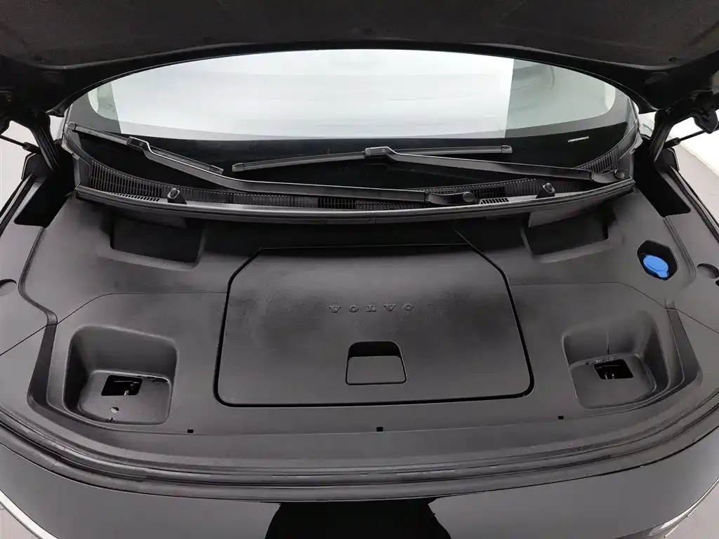 Volvo EM90 2025 из CN, фото 7
