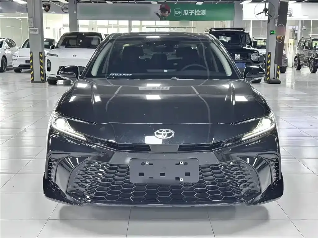 Toyota Camry — фото 8