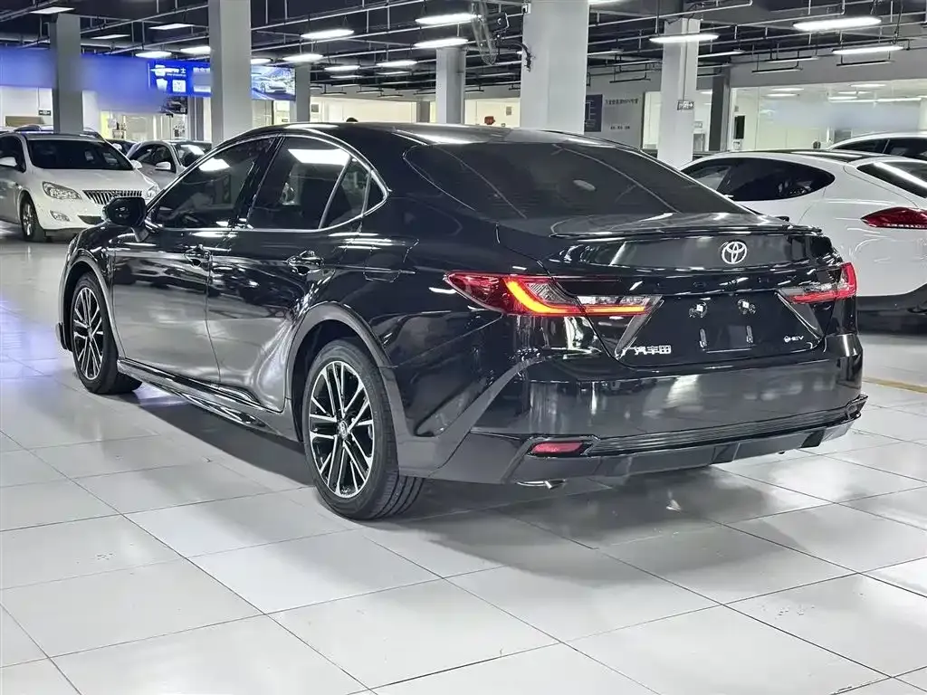 Toyota Camry — фото 4