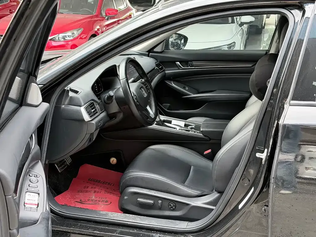 Honda Accord — фото 10
