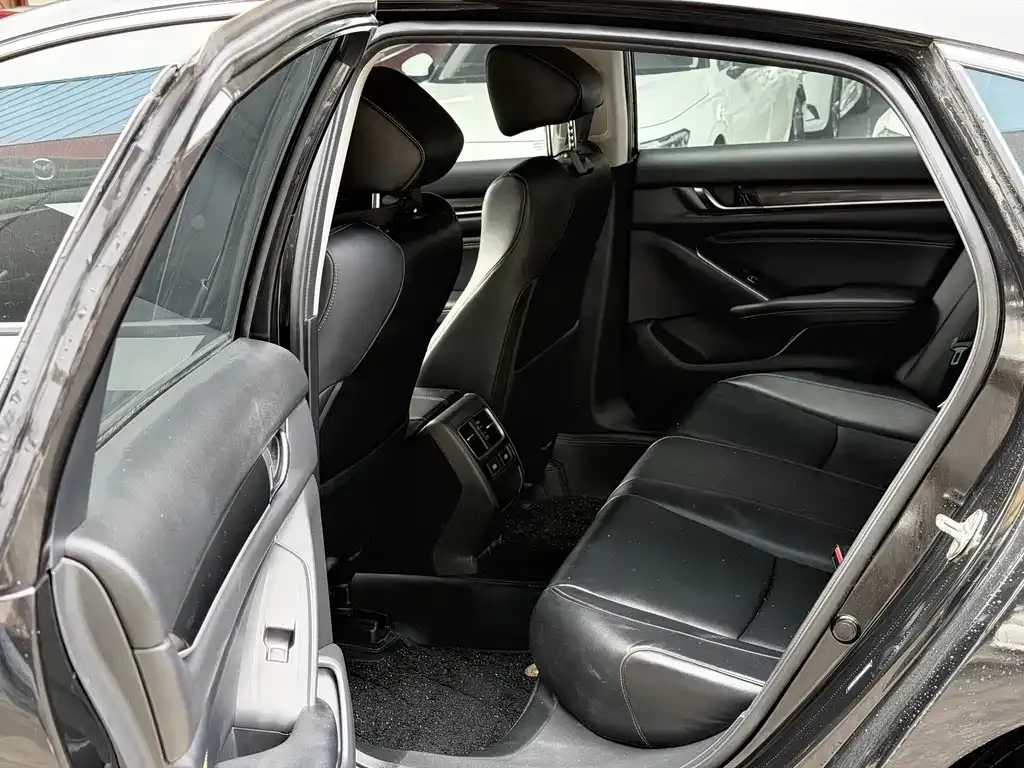 Honda Accord — фото 7