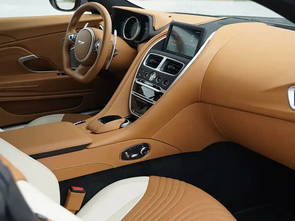 Aston Martin DB11 2025 из CN, фото 5