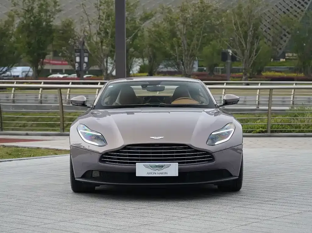 Aston Martin DB11 2025 из CN, фото 3