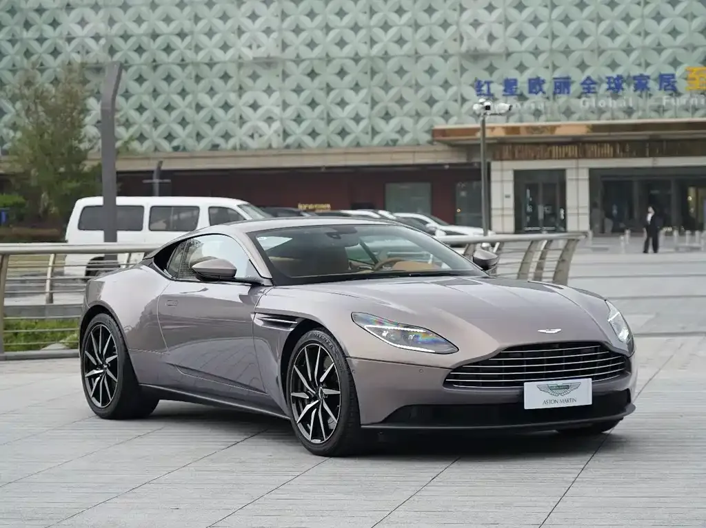 Aston Martin DB11 2025 из CN, фото 8