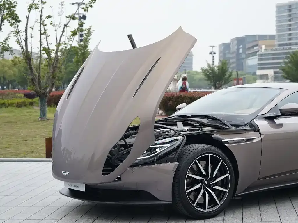 Aston Martin DB11 2025 из CN, фото 2
