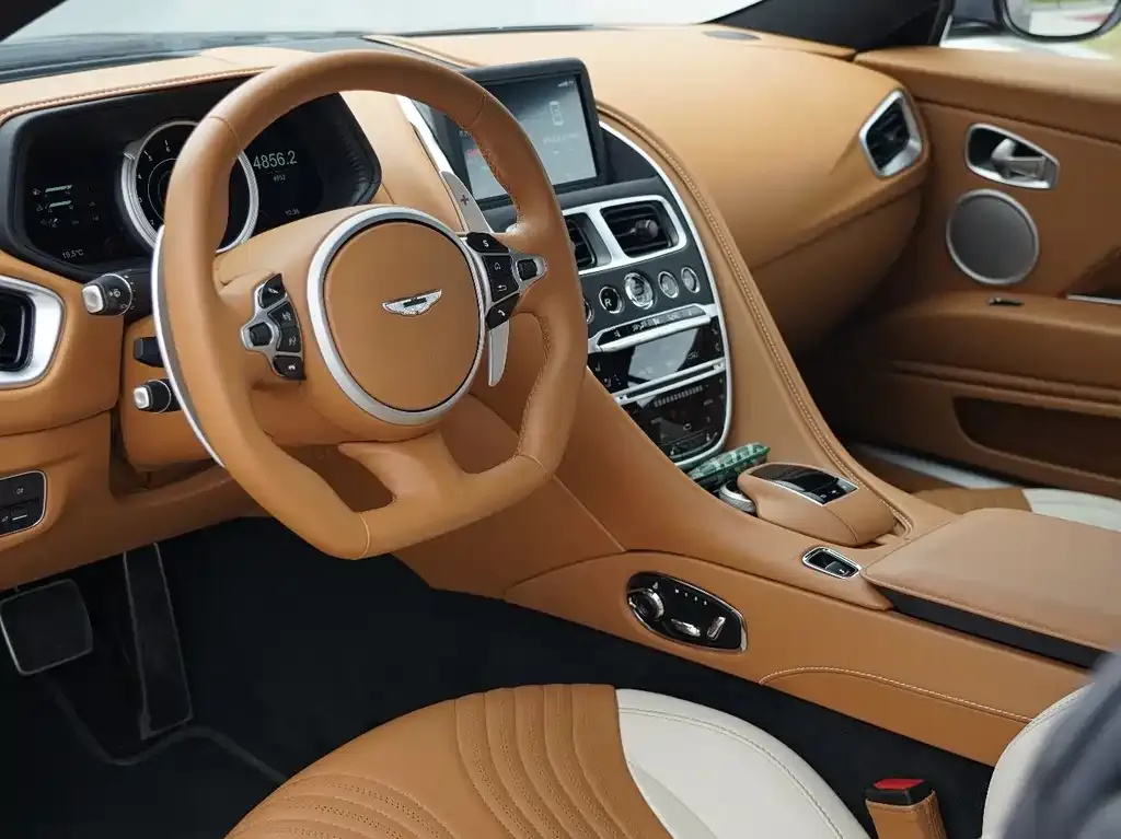 Aston Martin DB11 2025 из CN, фото 10