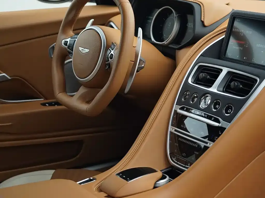 Aston Martin DB11 2025 из CN, фото 7