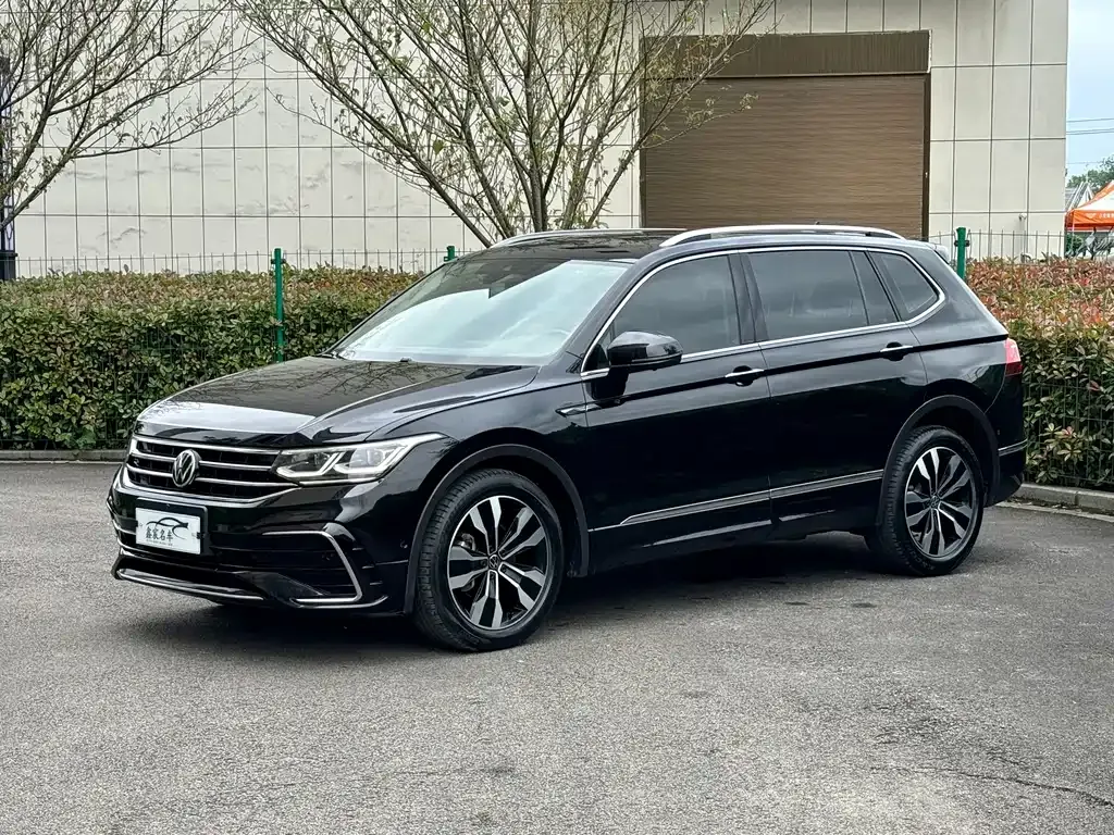 Volkswagen Tiguan L — фото 7